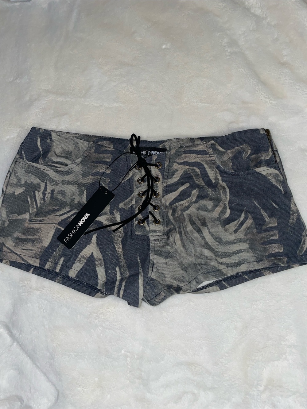 Fashion Nova size M “Charlie” lace front micro shorts, abstract print-NWT